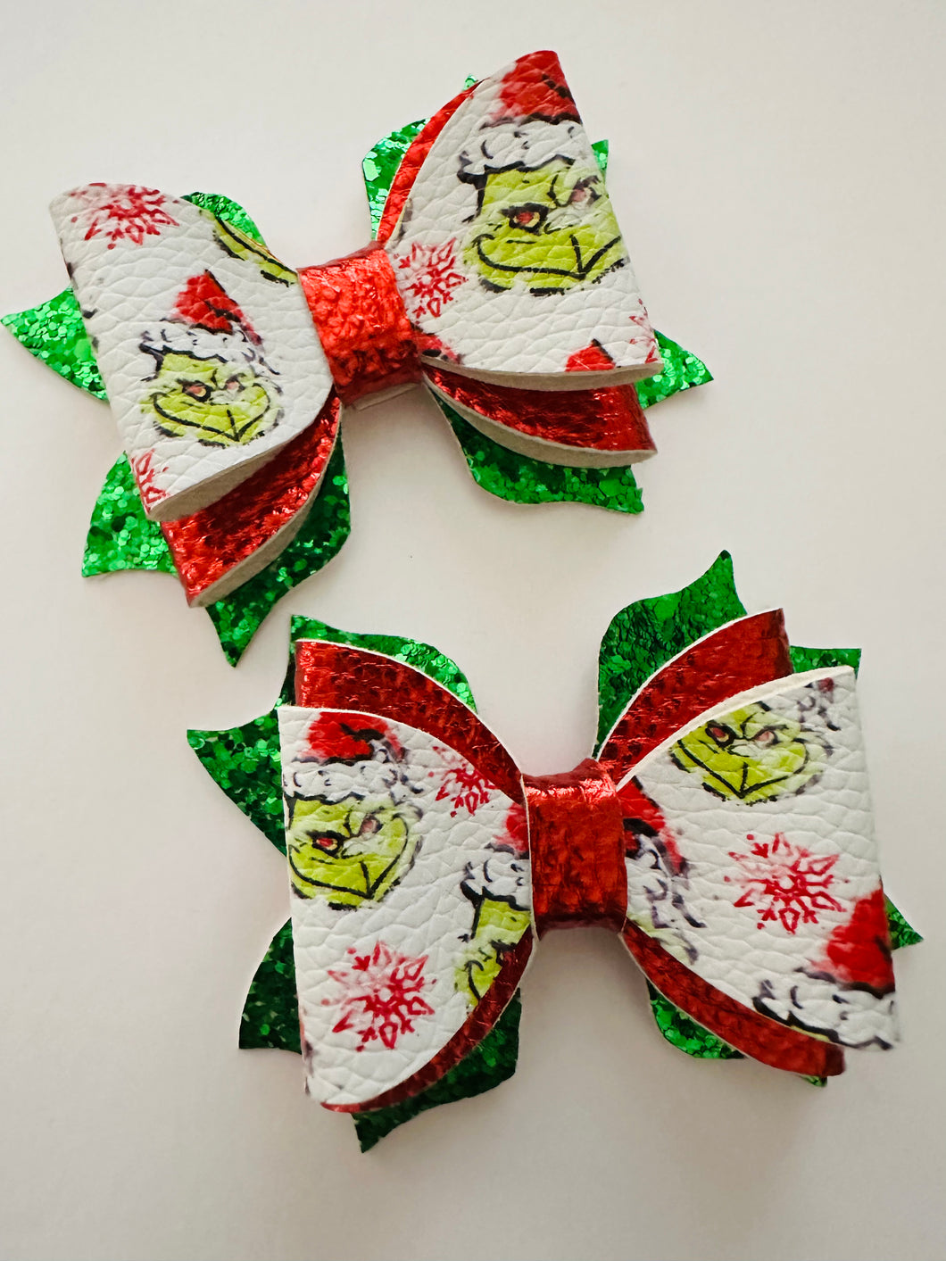 Cute piggy Christmas X2 bows