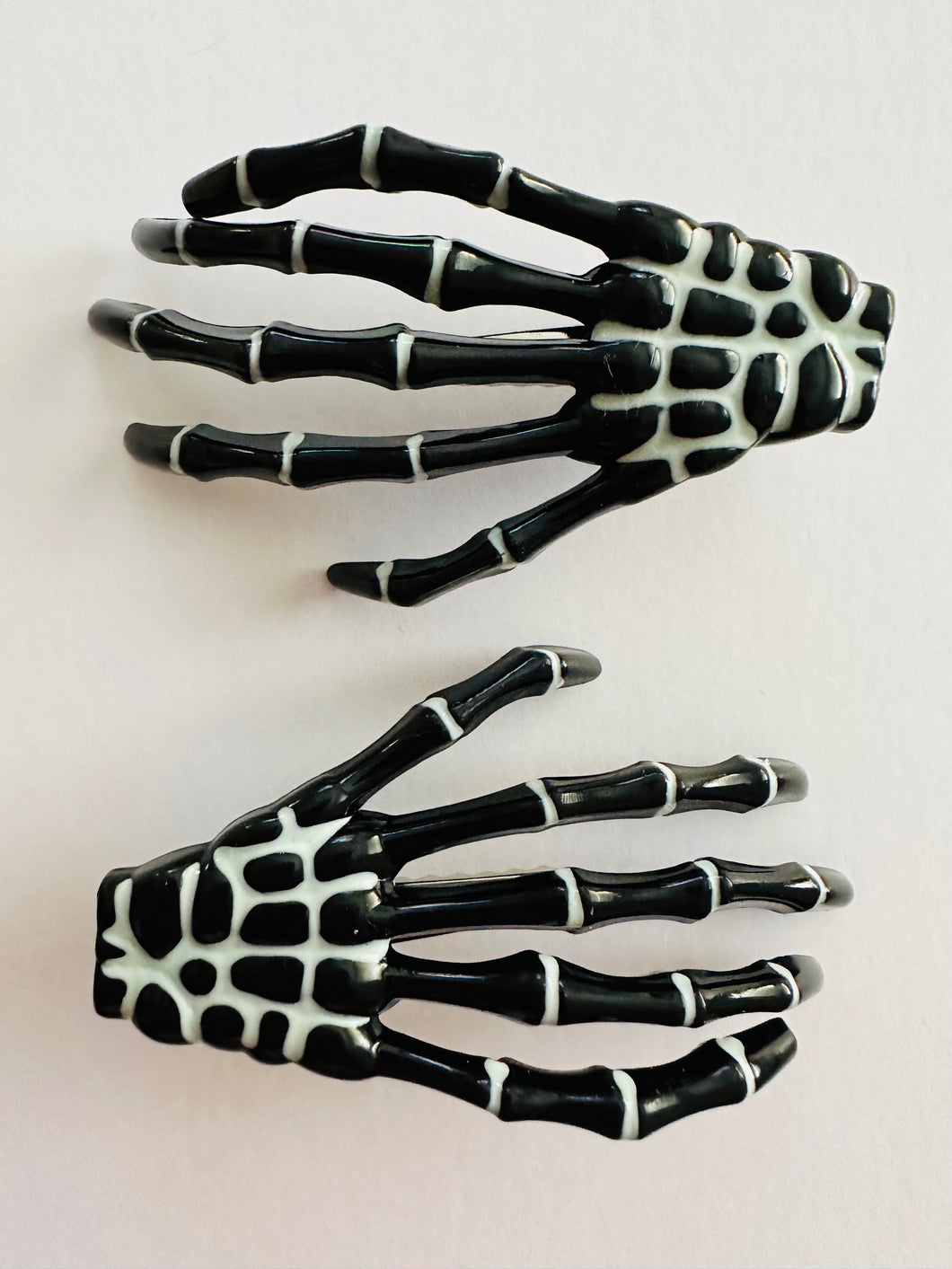 Halloween skeleton hands X2 clips