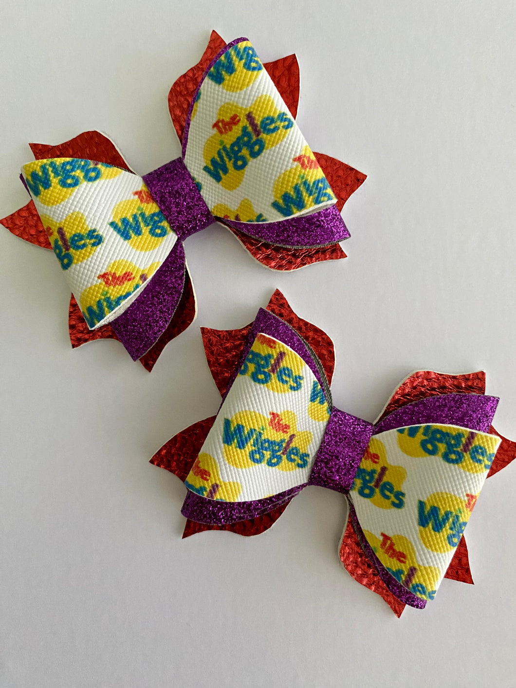 Wiggley piggies set of 2 bow